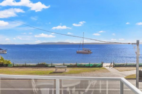 Bayside 6, 21 Victoria Pde - sensational water views, linen Nelson Bay